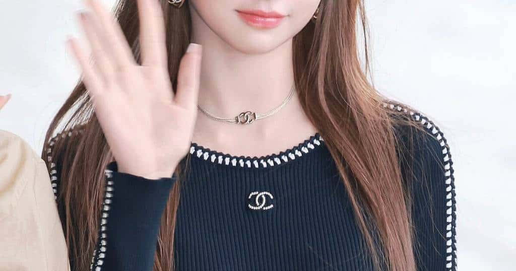 Idol da 5ª geração viraliza com visual de embaixadora da CHANEL no aeroporto