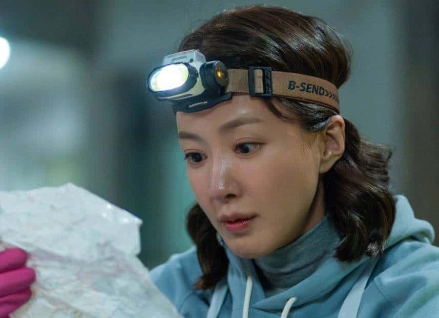 Lee Si Young vira a Sherlock Holmes de seu condomínio em 'Salon De Holmes'