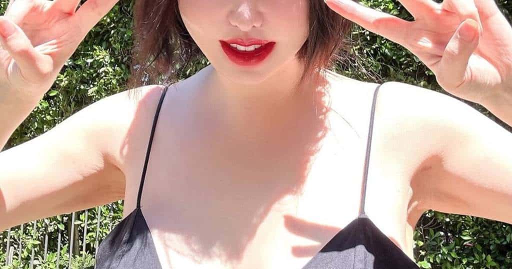 O Visual Surpreendente de Park Bom do 2NE1 no Festival Head In The Clouds 2025